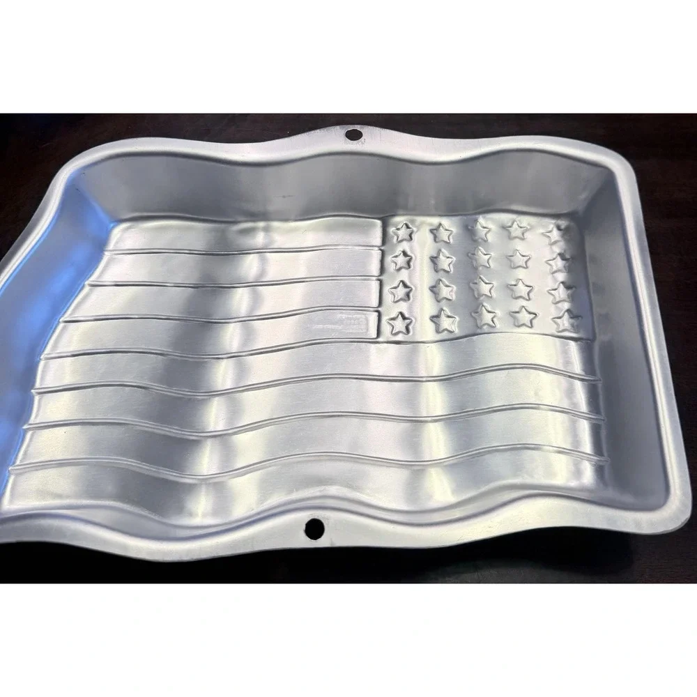Wilton American Flag Stars and Stripes Cake Pan 2105-183 Mold